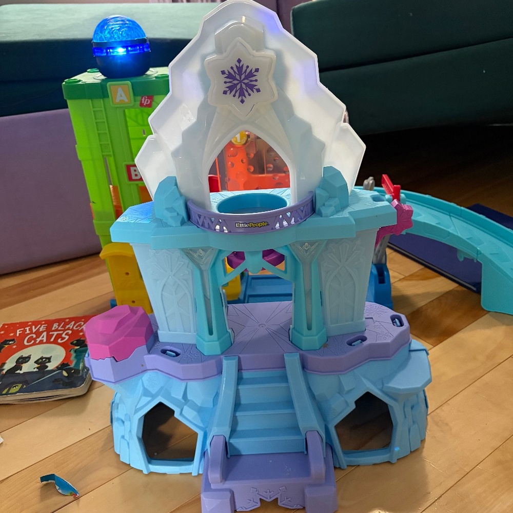 Elsa little people castle